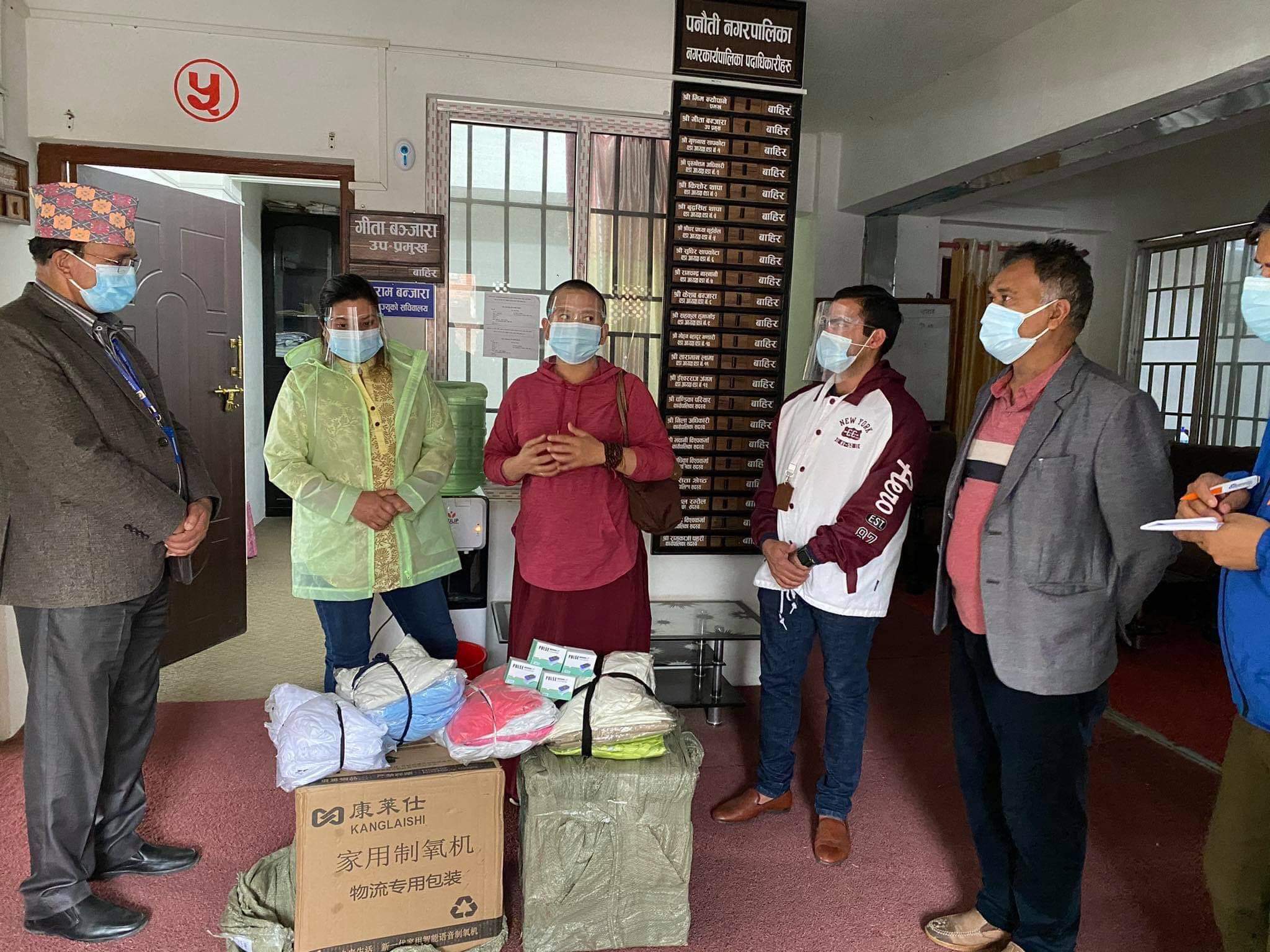 आनि छोइङ डोल्मा फाउन्डेसनद्वारा पनौती र बनेपा नगरपालिकालाई स्वास्थ्य सामग्री हस्तान्तरण