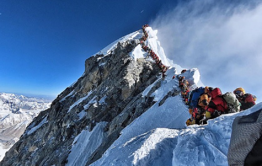 कोभिडको कहरकै बीच हिमाल आरोहणमा आरोही, सगरमाथाका लागि मात्र ४०८ जनाको स्वीकृति