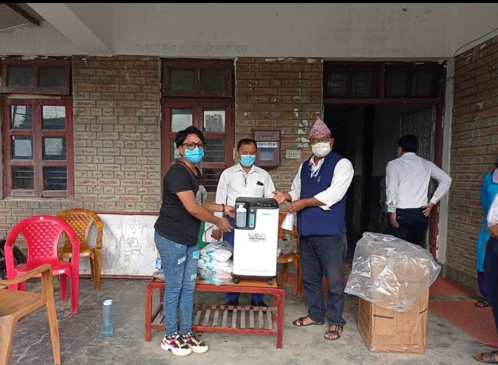 हिमानी कोष झापाको अगुवाइमा झापाका चार स्थानीय तहलाई स्वास्थ्य सामग्री वितरण