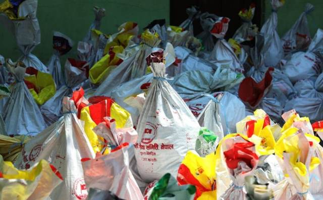 युवाद्वारा राहत तथा स्वास्थ्य सामग्री वितरण