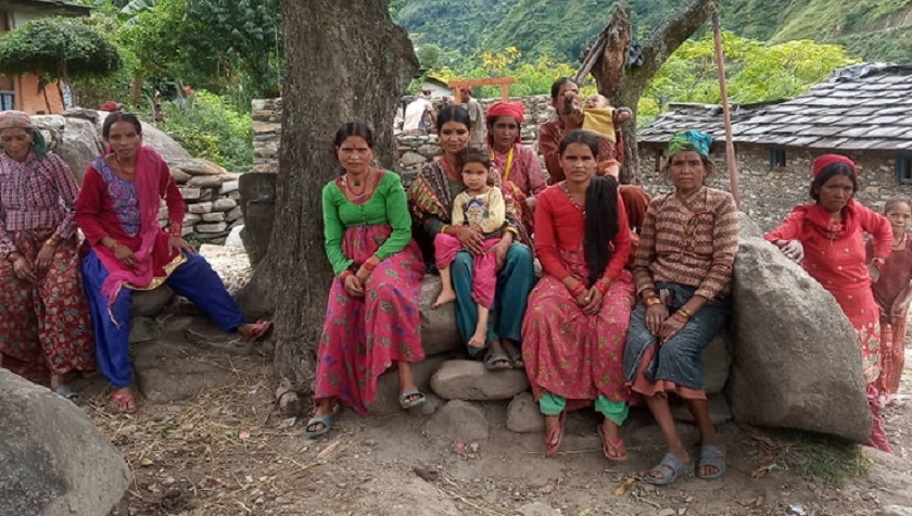 भोकमरीको चपेटामा हलिया बस्ती, एउटै घरमा १०७ जनाको बसोबास !