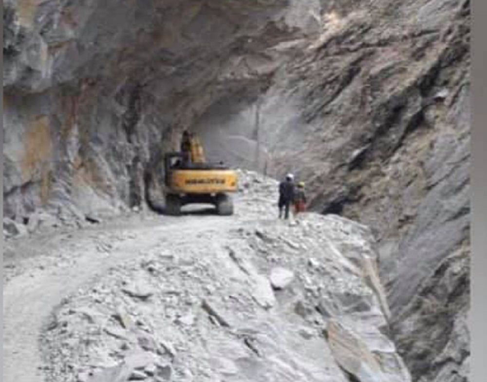 भारतले सडक विस्तार गर्दा नेपाली बाटो ५ दिनदेखि अवरुद्ध,सीडीओले पठाएको पत्रको सुनुवाइ भएन