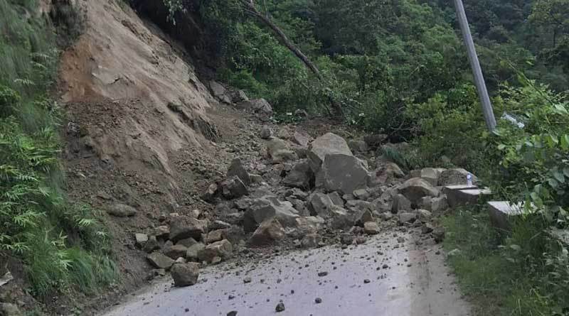 पहिराले पृथ्वी राजमार्ग अवरुद्ध