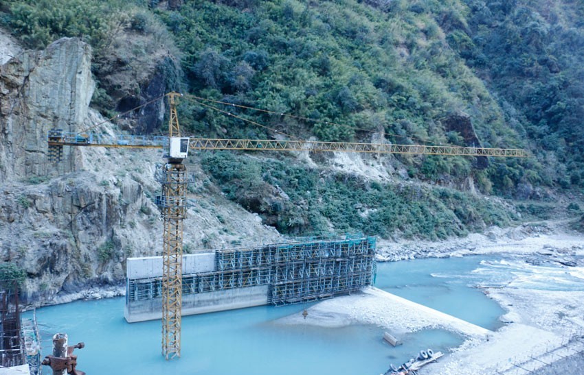 बालुवाटारबाटै तामाकोशी जलविद्युत आयोजनाको उद्घाटन गर्दै प्रधानमन्त्री ओली