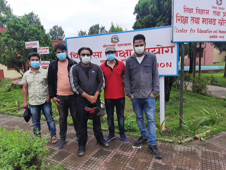 नेपालमा इन्टर्नशिप गर्न पाउनुपर्ने माग गर्दै चिकित्सा शिक्षा आयोगलाई ज्ञापन पत्र