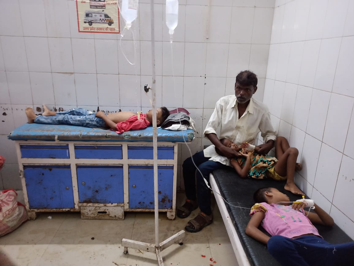 भारतको उत्तर प्रदेशको मिर्जापुरमा एक बाबुले आफ्ना चार जना सन्तानसहित विष खाएका