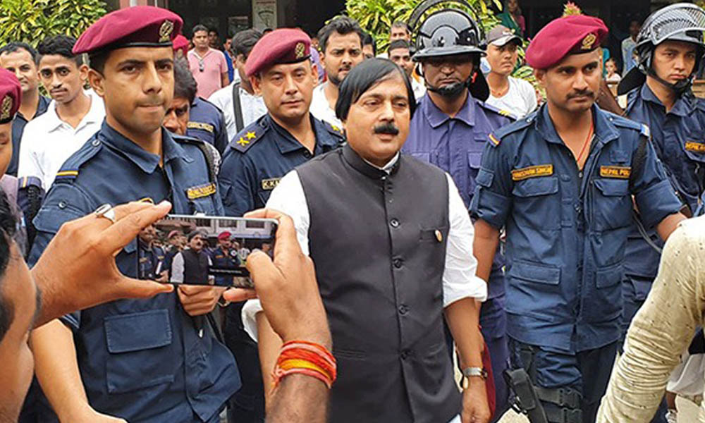 राउतको इजलास ‘कम्फरटेबल’ नभएपछि विपक्षी वकिलको निवेदनमा आलमको सुनुवाइ स्थगित