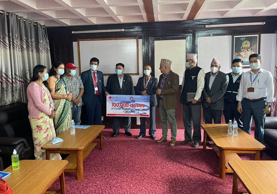 नेपाल रेडक्रस सोसाइटीले स्वास्थ्य मन्त्रालयलाई आज एक लाख डोज भेरोसेल खोप प्रदान
