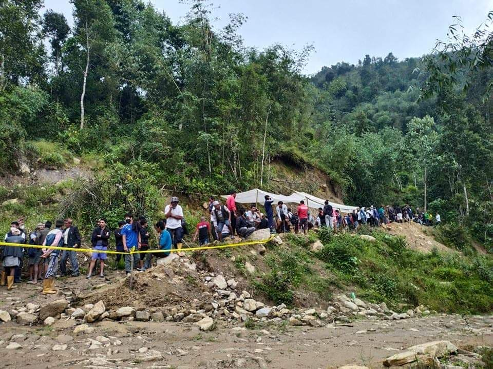 सङ्खुवासभा हत्या प्रकरणः शव धरान लगियो, कुकुरसहित अनुसन्धान टोली घटनास्थलमा