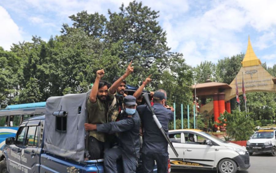 एमसीसीविरुद्ध प्रदर्शन गर्ने पक्राउ