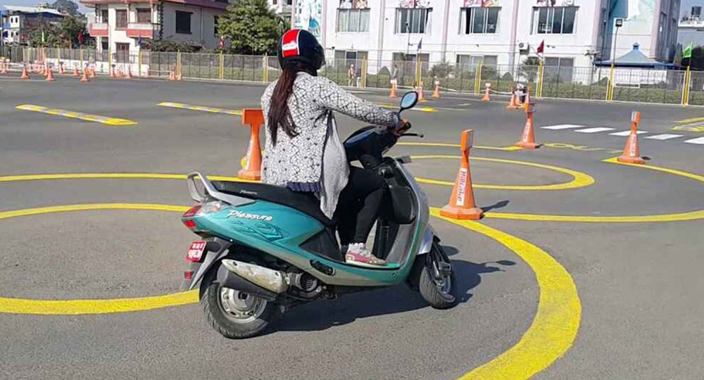 तीन सातामा चार लाखले दिए लाइसेन्सको लागि आवेदन