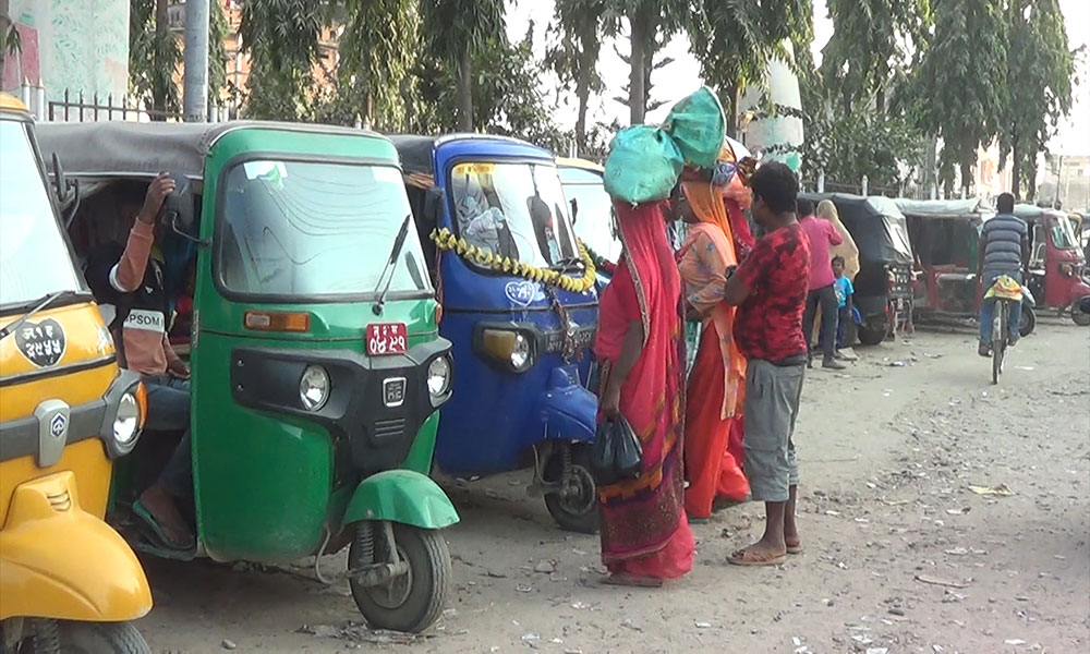 जनकपुरमा ई–रिक्साको अत्याधिक चाप, पार्किङमा समस्या