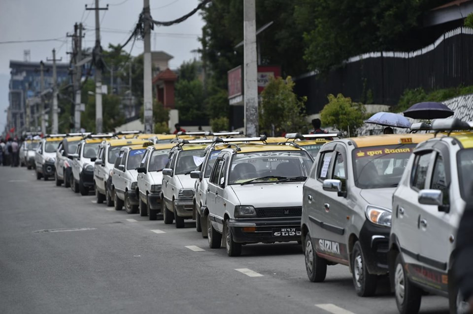 उपत्यकामा ट्याक्सीको भाडा बढ्यो : मिटरमा नै हिड्नुपर्ने