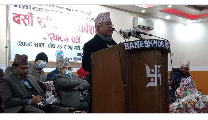 ओलीप्रति माधव नेपालको कटाक्ष – प्रचण्डको टाउकामा टेकेर अग्लो देखिनमात्रै पार्टी एकता गरेका रहेछन्