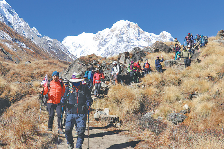 कोरोनाका कारण पर्यटक घट्दै