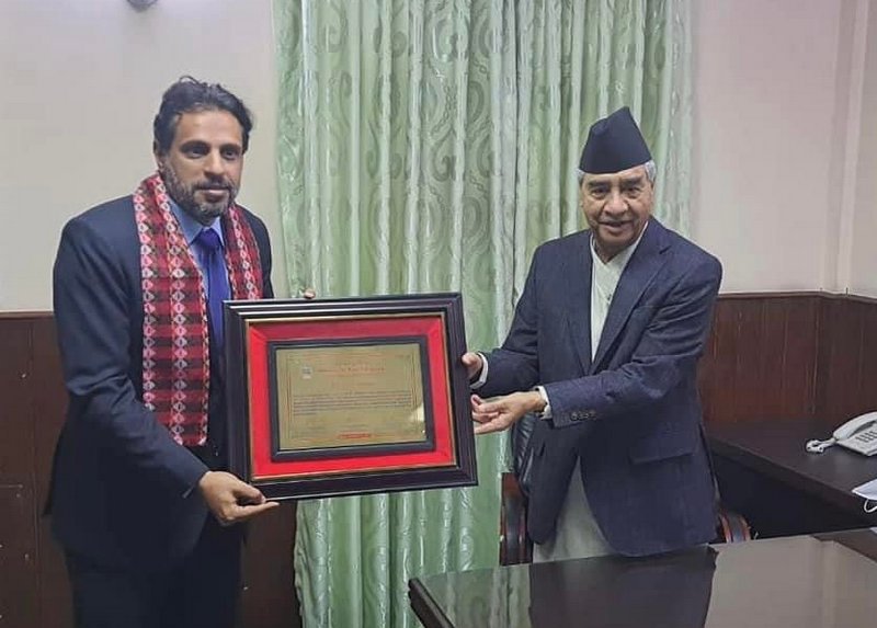 नेपाली राष्ट्रिय फुटबल टोलीका मुख्य प्रशिक्षक अल्मुताइरीलाघ सम्मान
