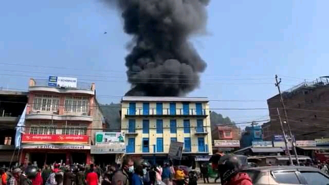 दमौलीमा आगलागी, आगो निभाउन काठमाडौँबाट हेलिकप्टर पठाइयो