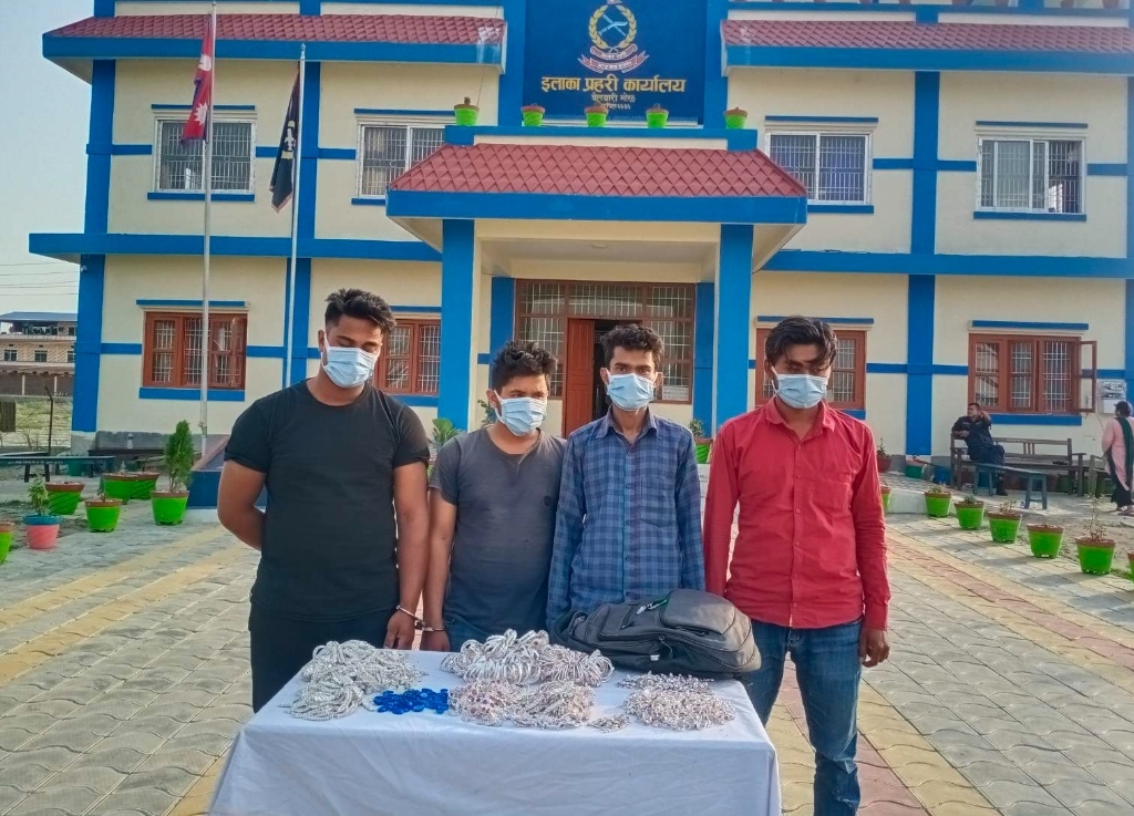 १३ किलो चाँदीका गरगहना लुटपाट गरेर फरार भएका ४ जना पक्राउ