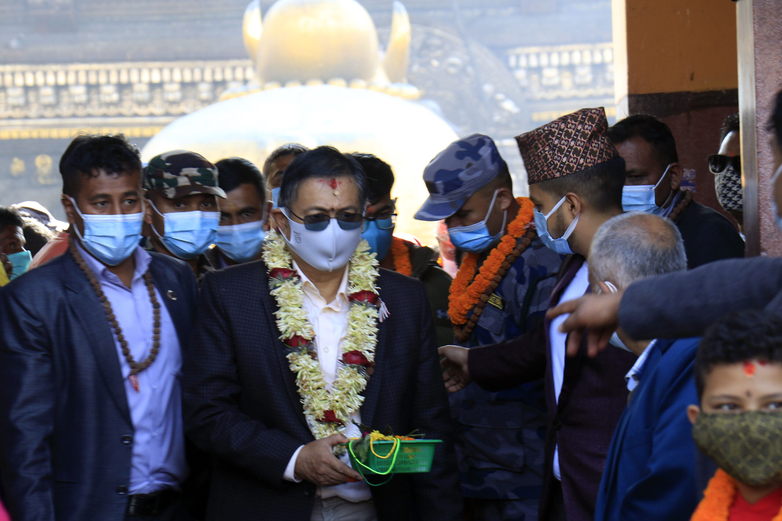 गृहमन्त्री खाणले गरे पशुपतिनाथमा पूजा आराधाना