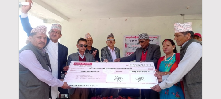 वडाध्यक्षले विद्यालयलाई दिए ५ वर्षको १५ लाख तलब