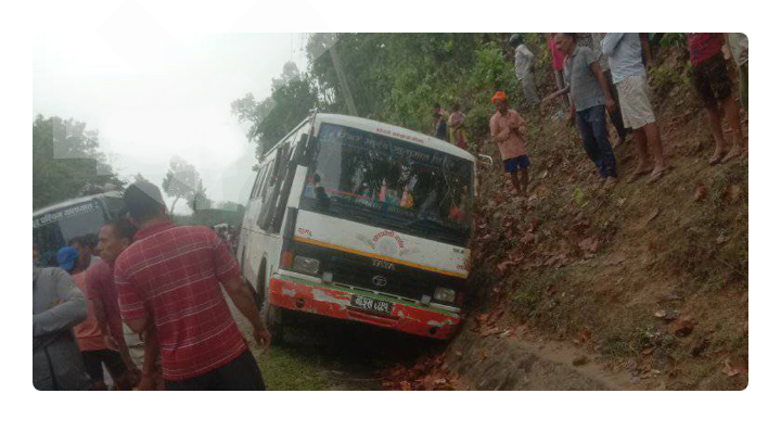 कैलालीमा बस दुर्घटना : १ जनाको मृत्यु ४ जना घाइते