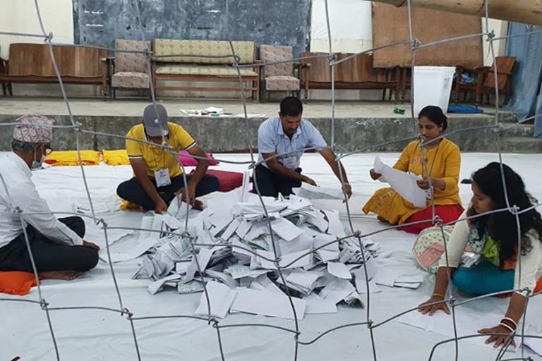 एमालेको बहिष्कारपछि रोकिएको विराटनगर १२ को मतगणना सुरु