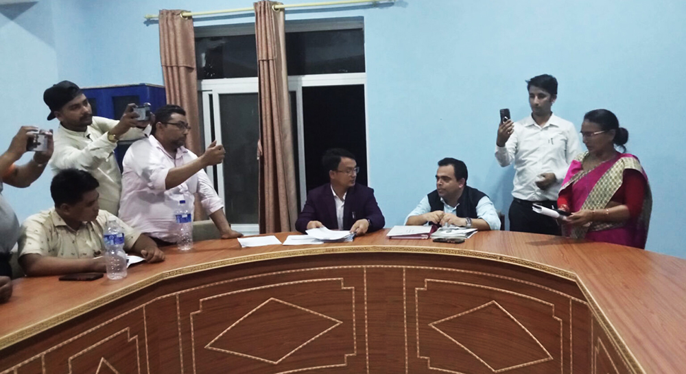 राप्ती गाउँपालिको गाउँसभा उपाध्यक्षद्वारा बहिस्कार बजेट निर्माण प्रक्रियामा आफूलाई सहभागि नगराएको आरोप