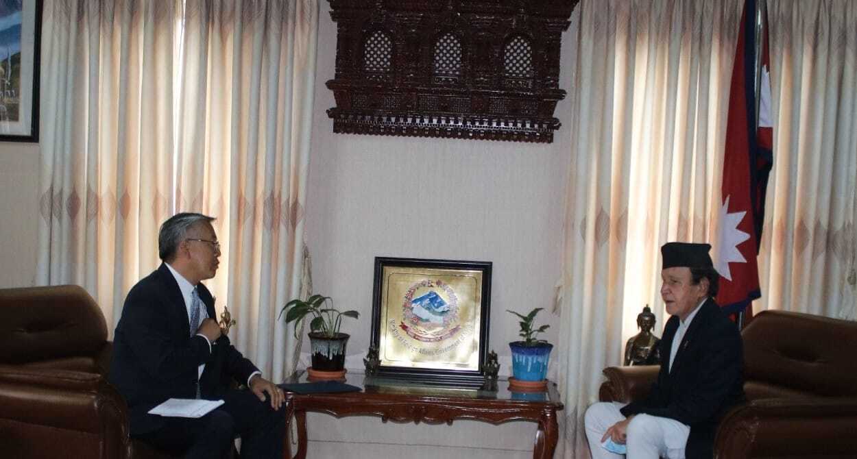 अमेरिकी सहायक विदेश मन्त्री लु  र परराष्ट्रमन्त्री खड्काबीच भेटवार्ता