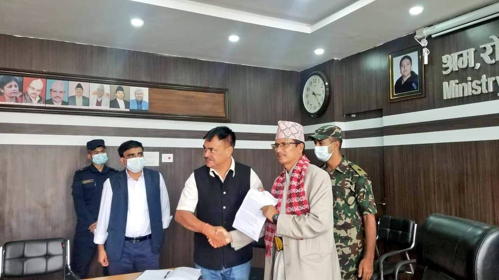 राप्रपा आन्दोलनको निरन्तरता, श्रमिकका मुद्दा लिएर श्रममन्त्री भेट्यो