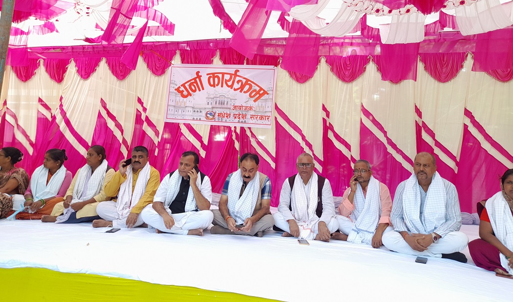 संघीय सरकारविरुद्ध मधेश प्रदेशका मुख्यमन्त्री र मन्त्रीहरू नै धर्नामा