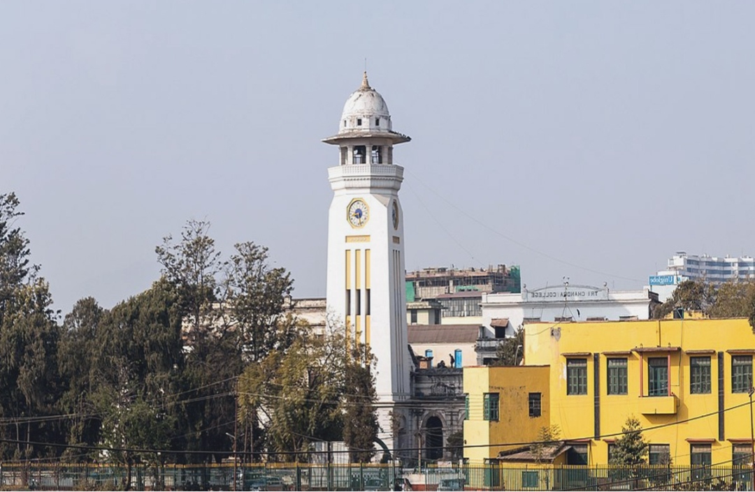 थाकेका छैनन् घण्टाघरका सुई