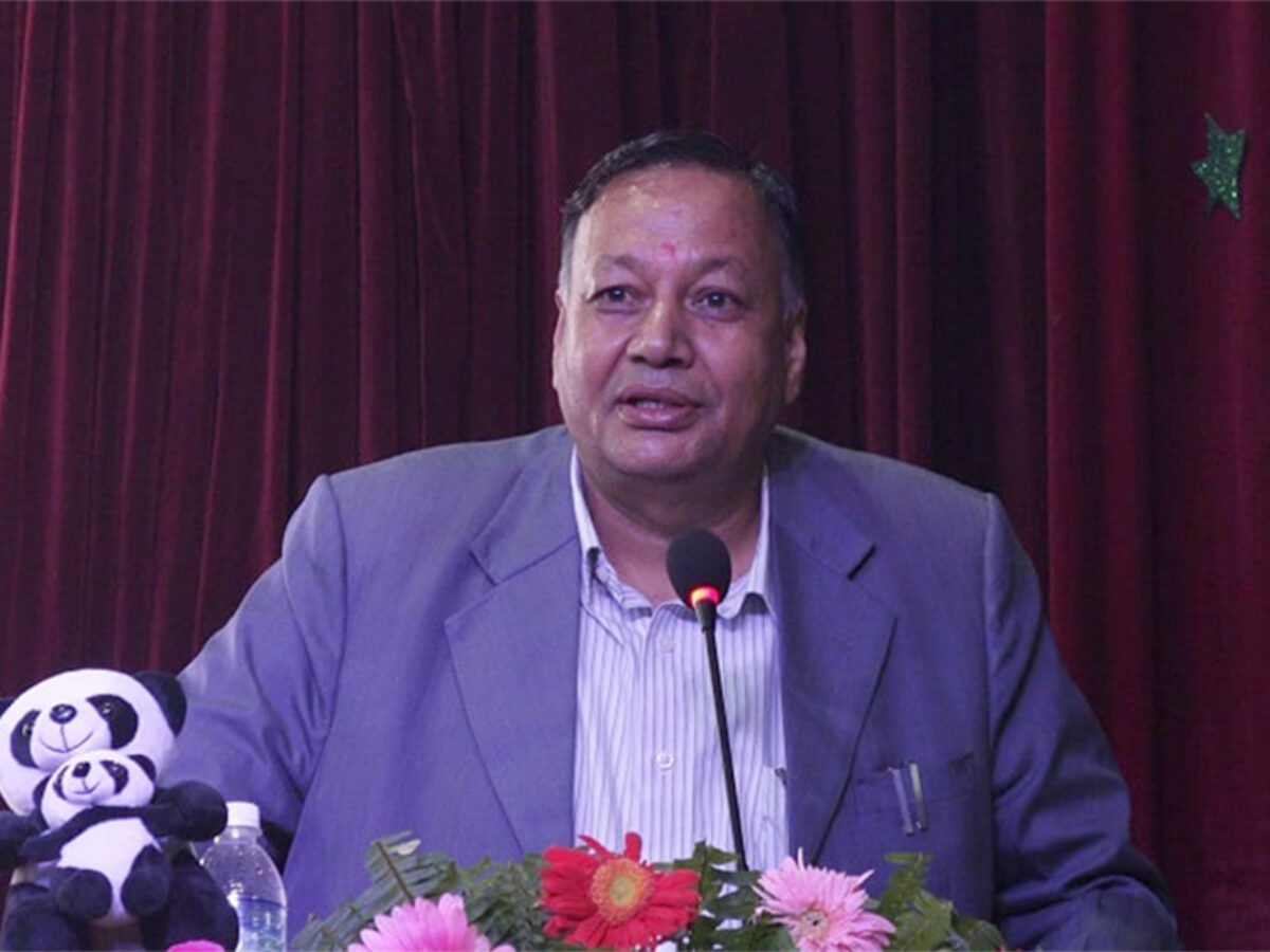 शिक्षामन्त्रीको प्रस्ताव : पढ्न विदेश जाने विद्यार्थीलाई नेपालमै पढ्ने वातावरण बनाऔं