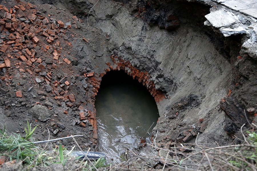 टुकुचामाथि निरन्तर डोजर : पहिलो चरणमा ७ ठूला भवन भत्काइँदै