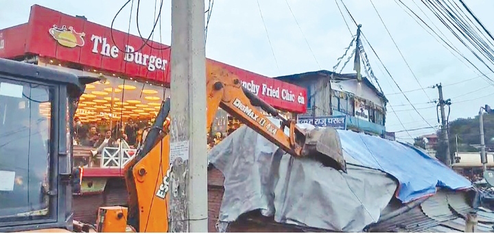 खुल्ने भयो ६ लेनको सडक
