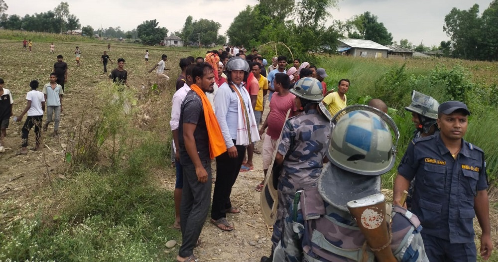 सर्लाहीको खैराटोलमा सडक विस्तारका क्रममा झडप प्रहरी निरीक्षक सहित तीन जना घाइते