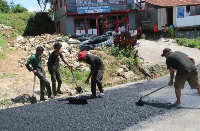 फुङलिङ सडक धमाधम कालोपत्रे